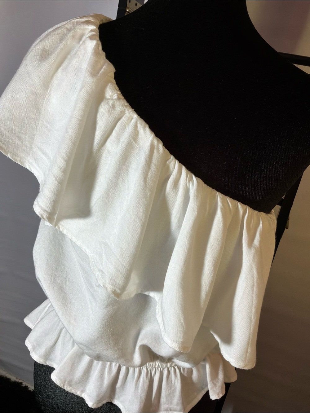 🌙✨Japna White One-Shoulder Ruffle Top - Picture 9 of 14